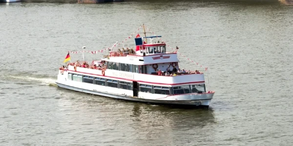 panoramaschiffahrt auf klassenfahrt in köln